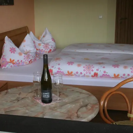 Wein- Und Hermann-josef Schmitz Gasthof 3*