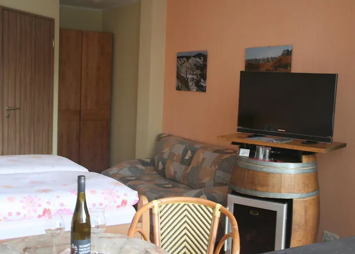 Wein- Und Gaestehaus Hermann-josef Schmitz Casa de hóspedes 3*